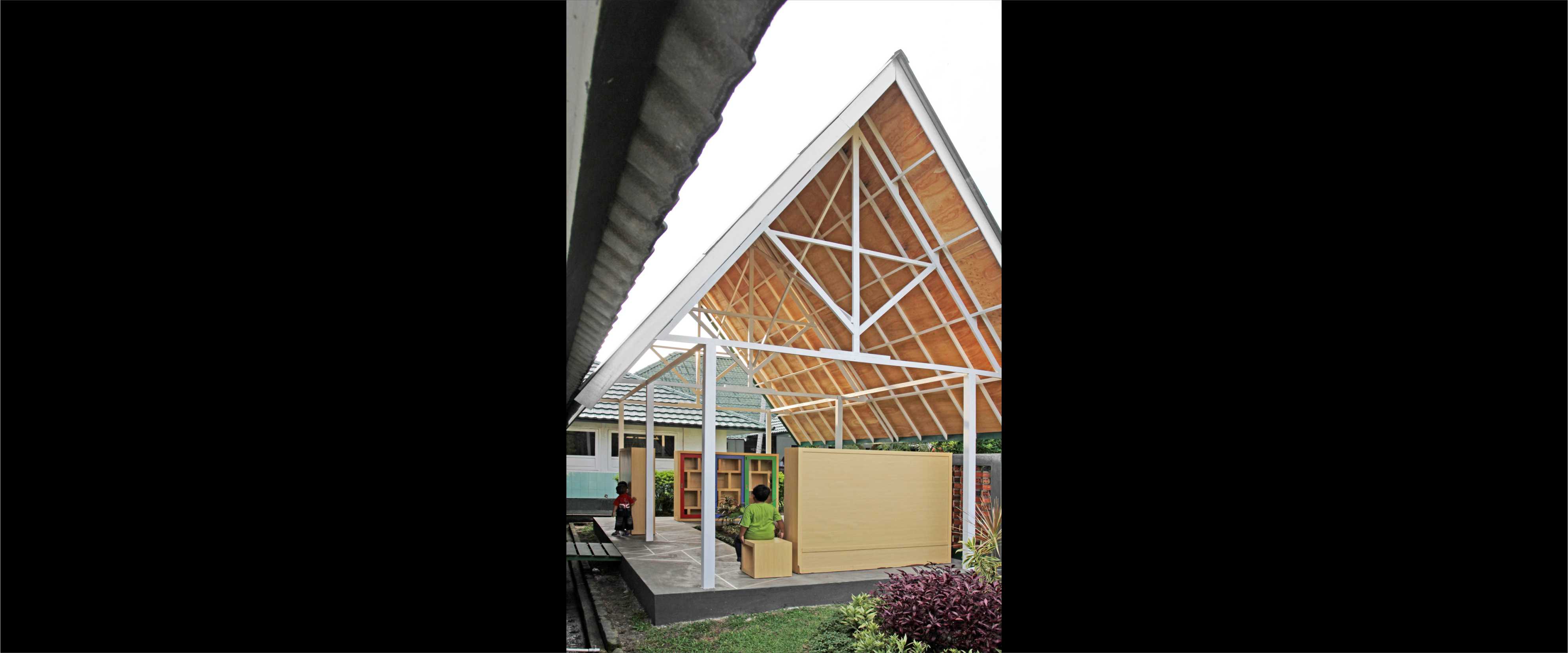 Mini Library Station Rumah Sakit Dr. R. Hardjanto, image 2